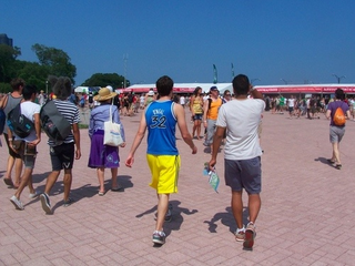 Illustration for article titled Look At These Fucking Hoopsters At Lollapalooza: Part Two